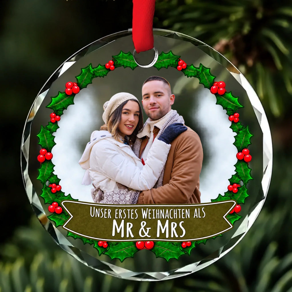 Personalisierter Weihnachtsschmuck mit Paarfoto im Weihnachtskranz und Mr & Mrs Spruch