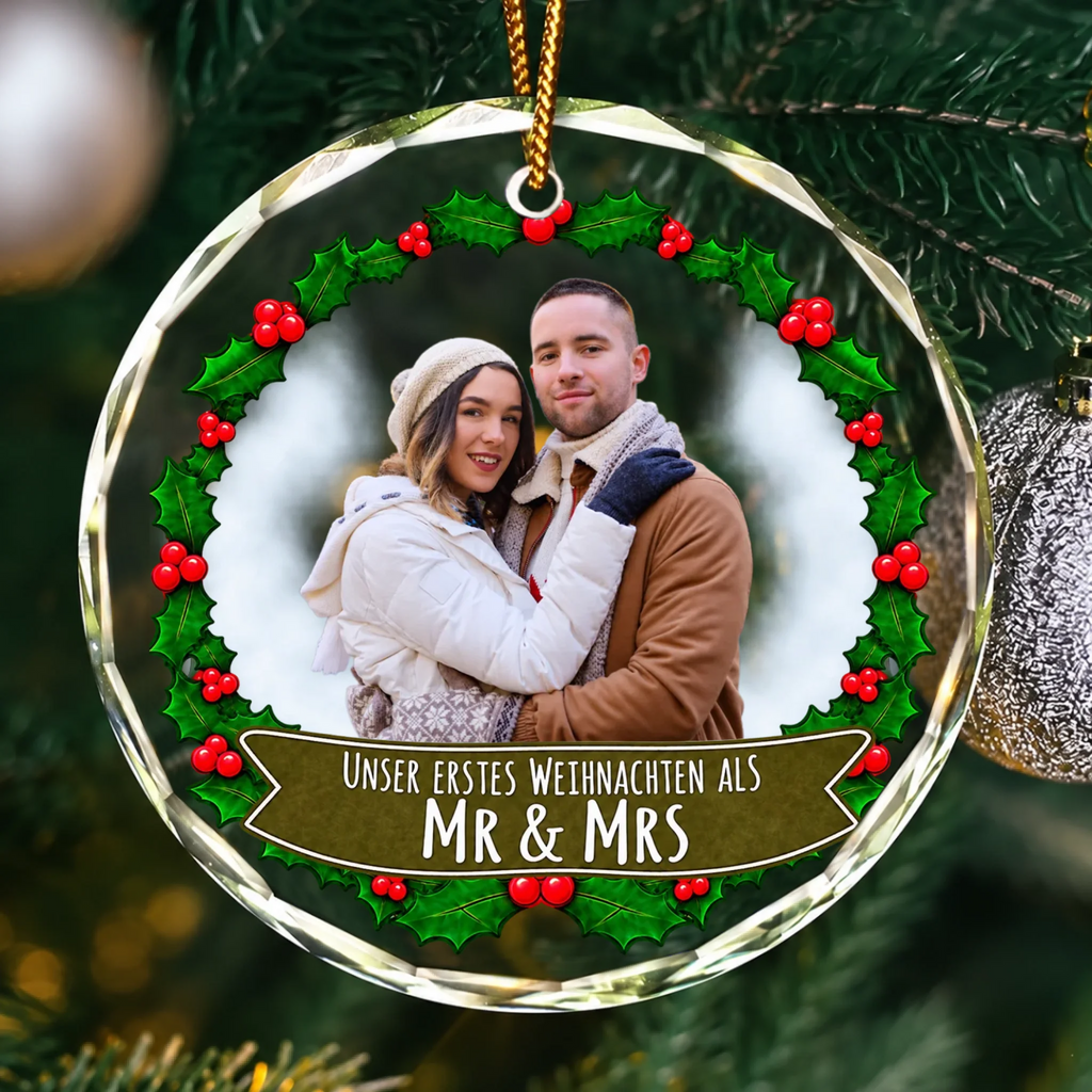 Personalisierter Weihnachtsschmuck mit Paarfoto im Weihnachtskranz und Mr & Mrs Spruch