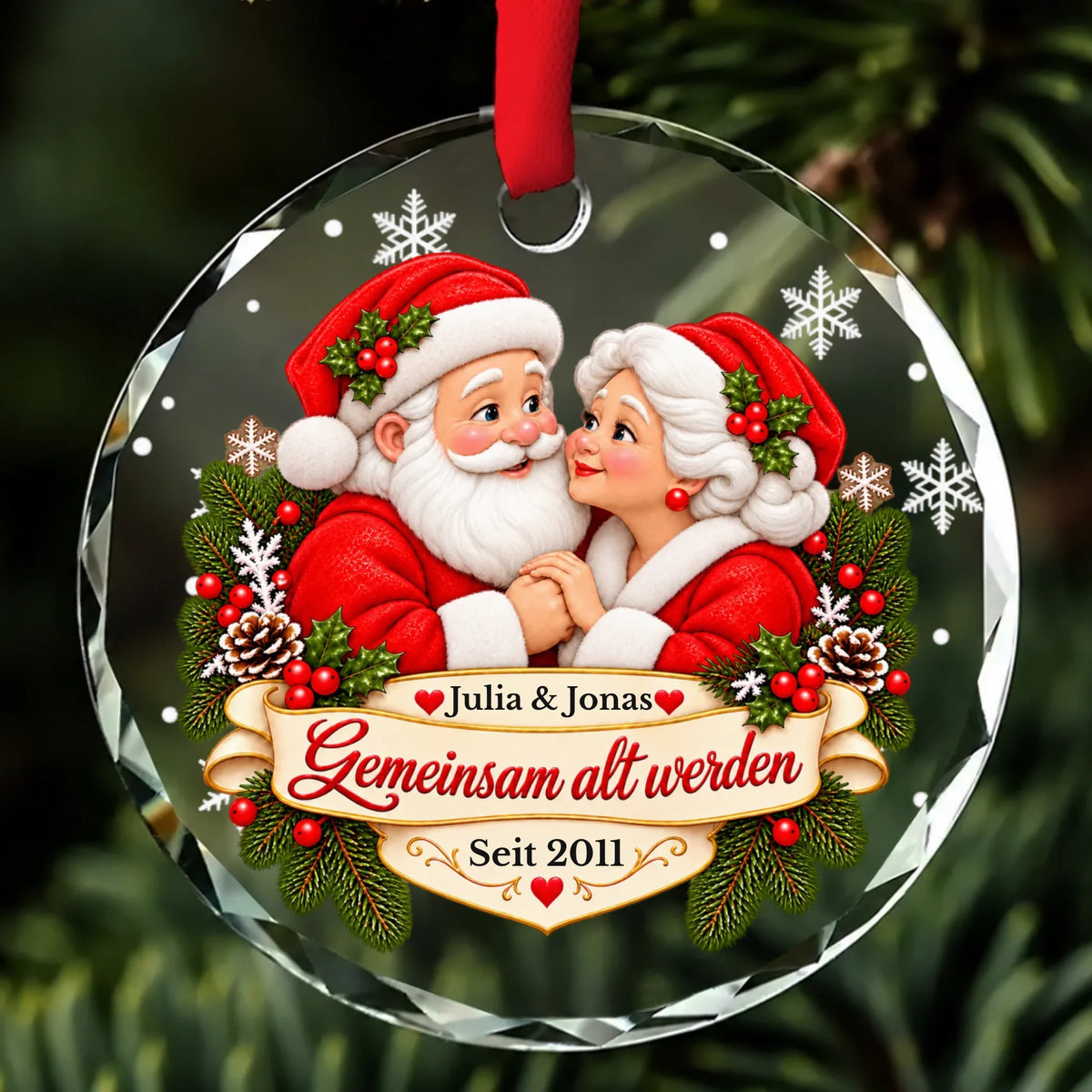 Weihnachtsschmuck mit Händchen haltendem Weihnachtspaar, Namen und Jahr