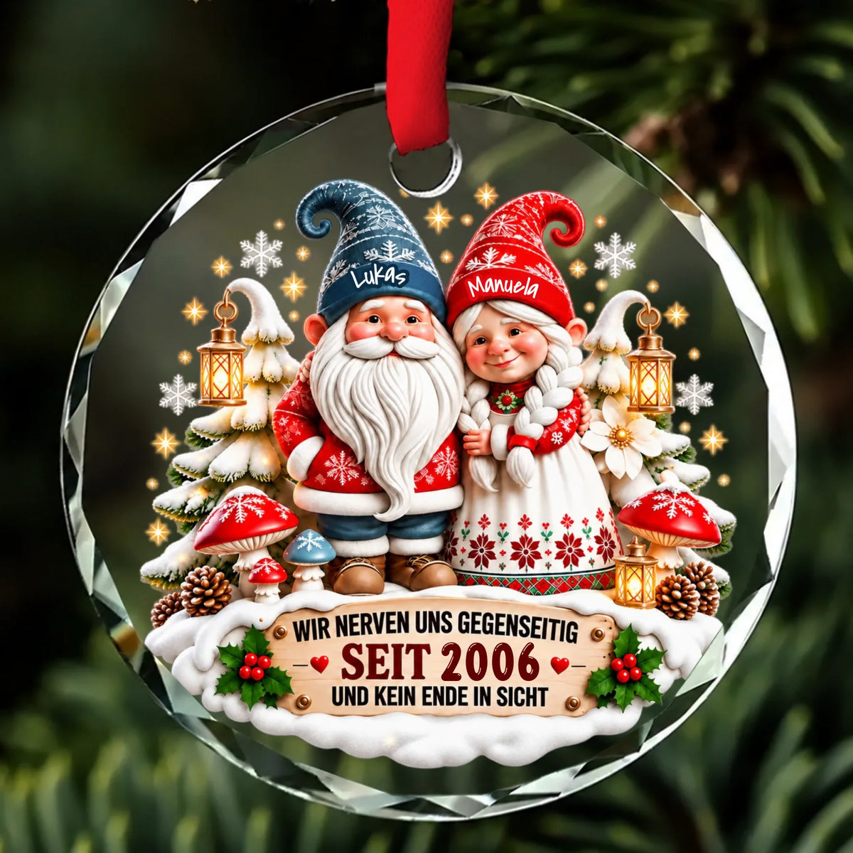 Personalisierter Weihnachtsschmuck mit Wichtelpaar, Namen und Jahr
