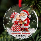 Gemeinsam alt werden – Weihnachtsmann-Paar mit Namen und Jahr
