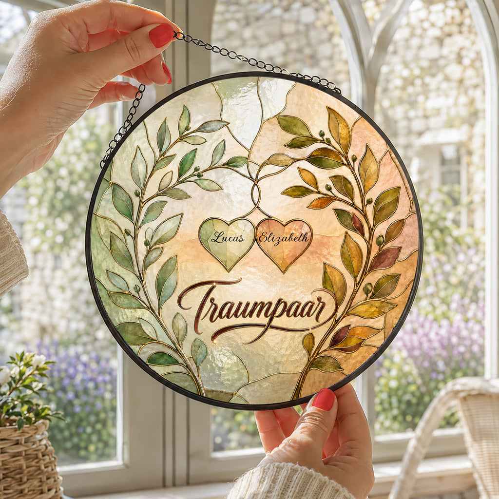 Traumpaar - Personalisierter Sonnenfänger im Buntglas-Look mit Namen für Paare